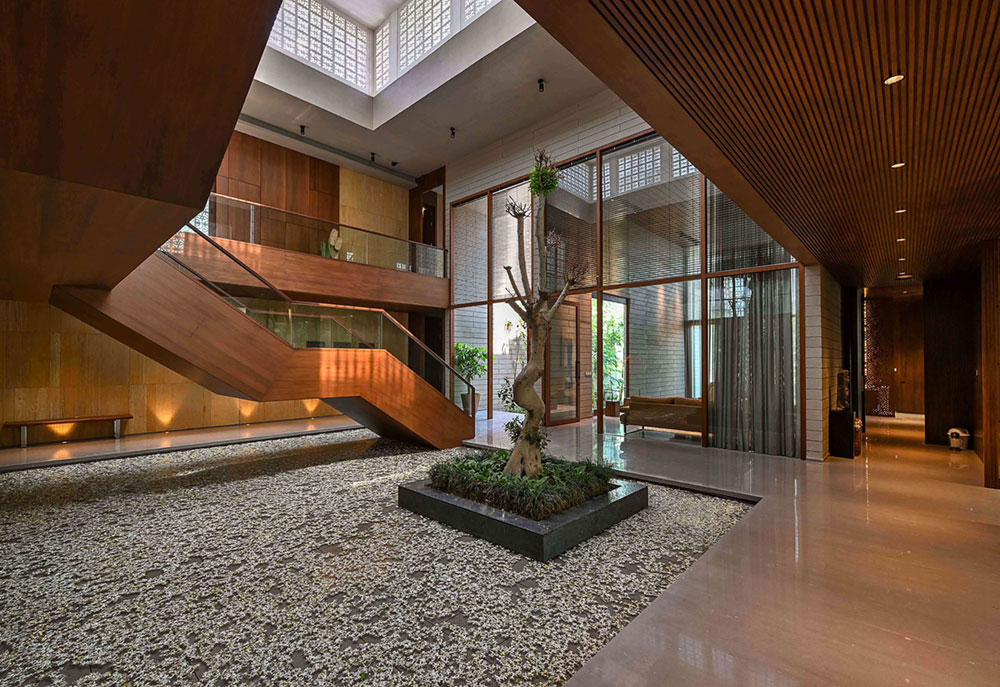 18 Screens House